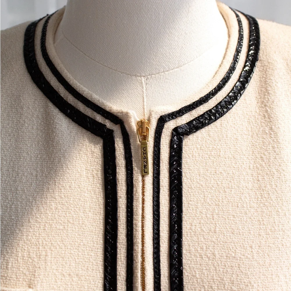 Chanel Vintage S/S 1995 Ivory Ecru Black Gold Zip Tweed 95P Jacket - Picture 7 of 15